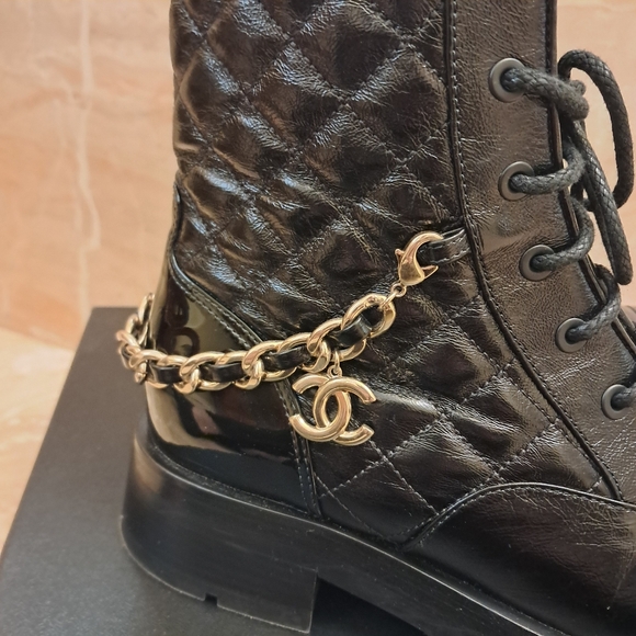 Chanel Boots Women's 38 8 Interlocking CC Logo Combat Boots Calfskin Leather - Picture 3 of 12